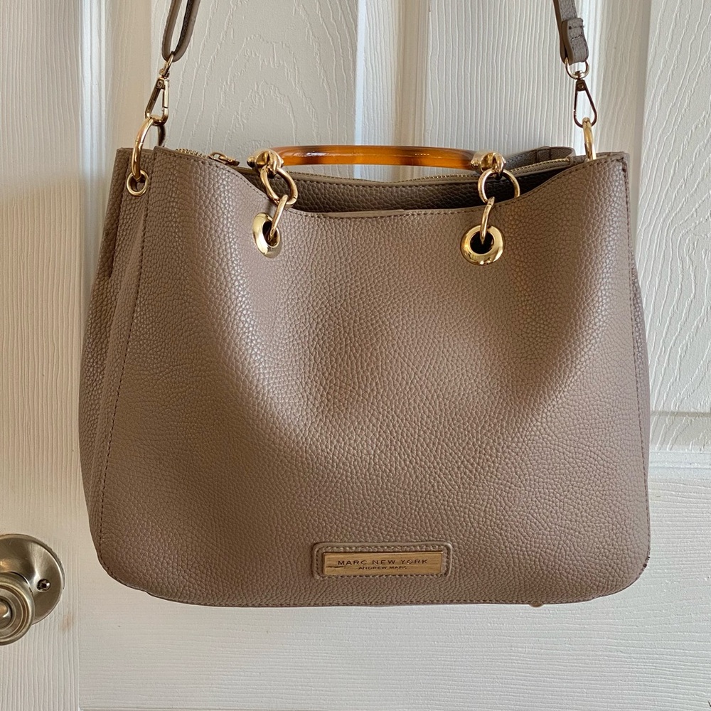 Marc New York, 3 in 1 leather tote bag excellent condition, clean interior